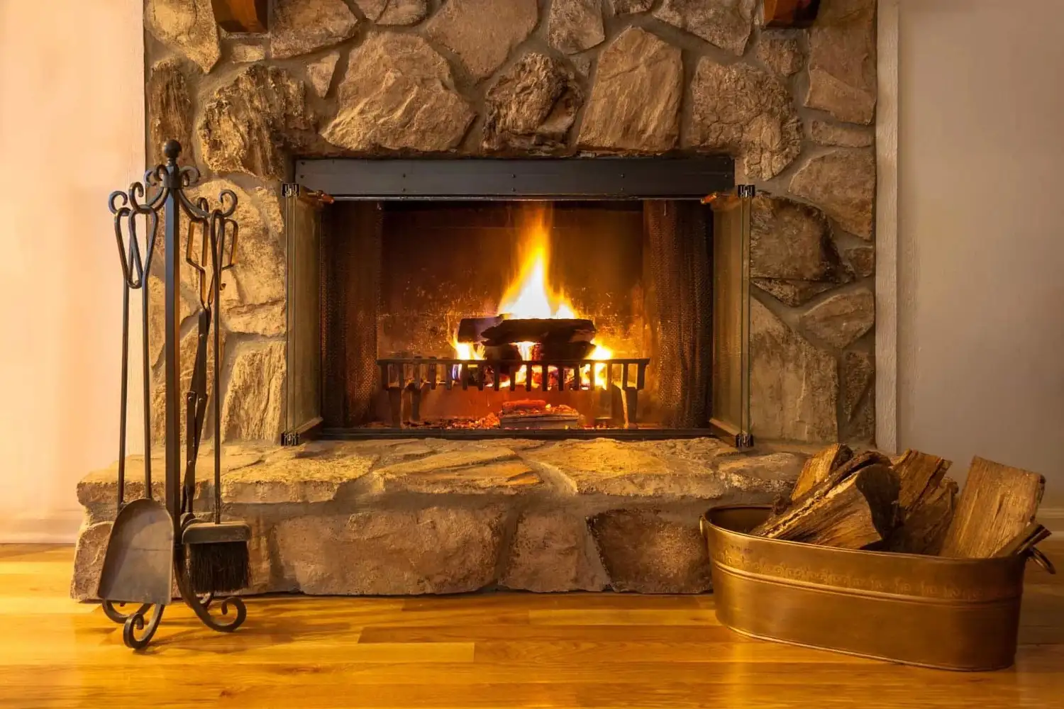 Indoor/Outdoor Gas Fireplaces & Inserts