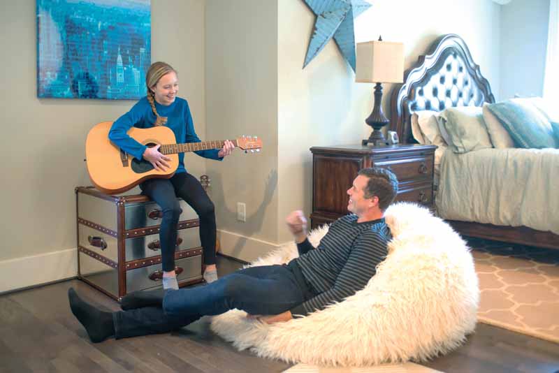 daughter dad with guitar